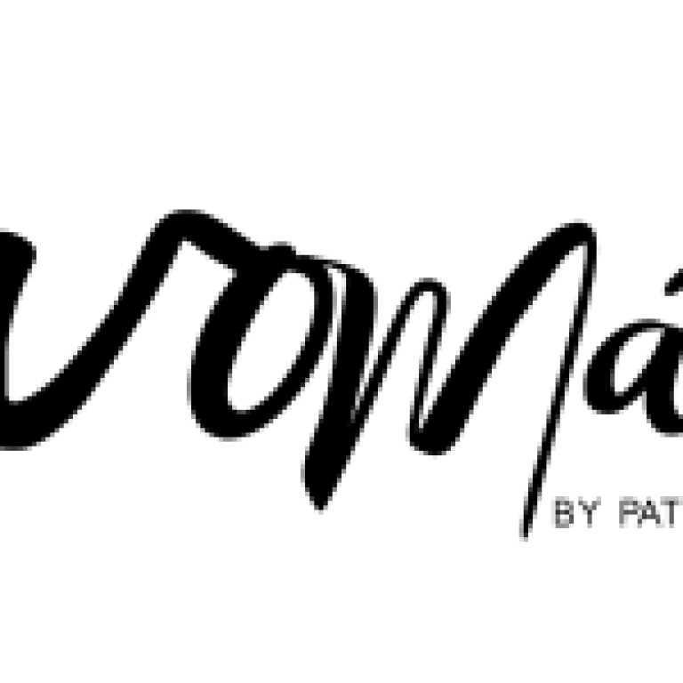 LOGO WOMAN_BYPATRICIAGUEVARA CURVAS-03